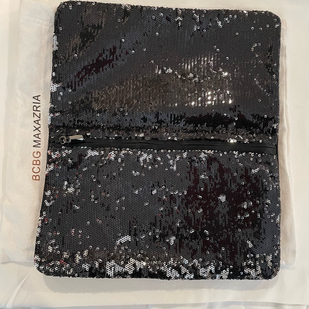 BCBGMAXAZRIA Sequence Envelope Clutch